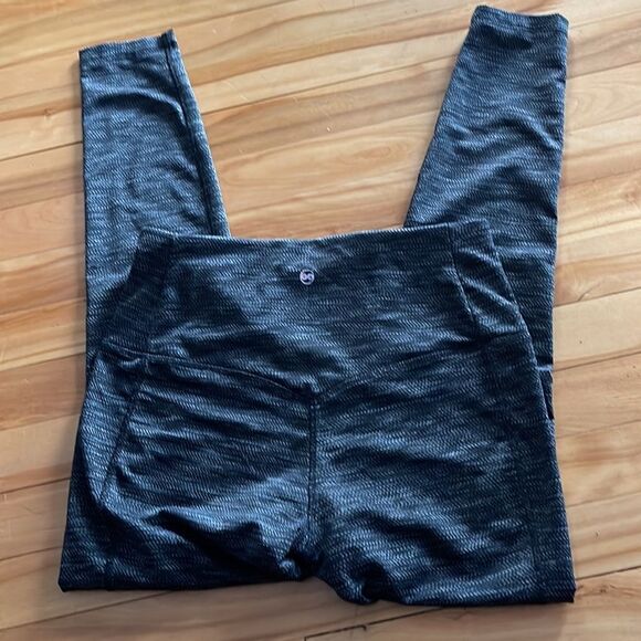 ABS black/gray/white subtle print high waisted leggings. Medium. - Picture 4 of 7